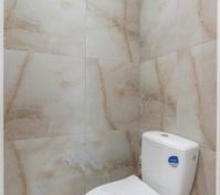 Toilet with marble effect tiles