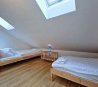3rd attic bedroom = 2x single beds