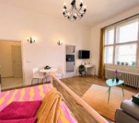 Bright studio full overview