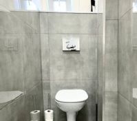 Full bathroom image 1