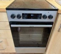 Stove with oven.