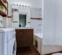  bathroom with bathtub
