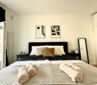Bedroom 1 image 2