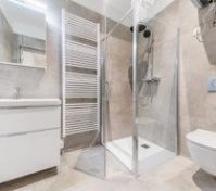 Full bathroom image 1