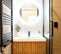Full bathroom image 2