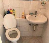 malá koupelna WC s umyvadlem