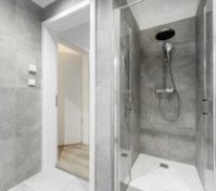 Full bathroom image 2