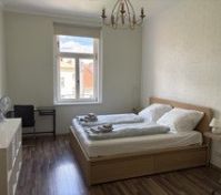 Spacious bedroom full overview