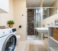 Full bathroom image 1