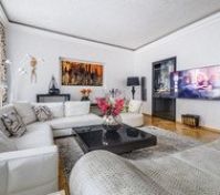 Living room, TV, Netflix