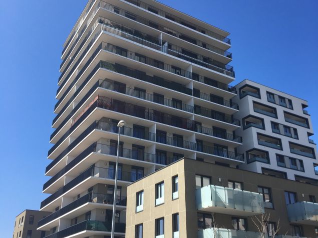 menší dům vedle věžáku 1. NP